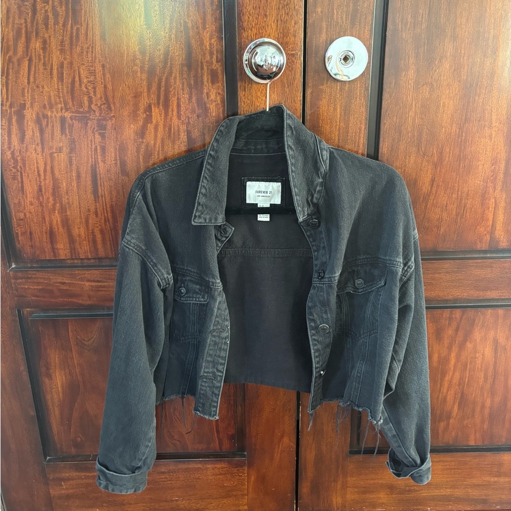 FOREVER21 BLACK CROPPED JEAN JACKET